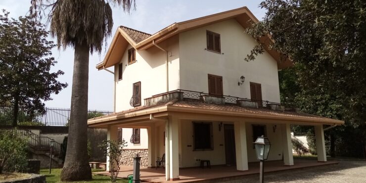 Veroli Castelmassimo, villa con giardino in buono stato