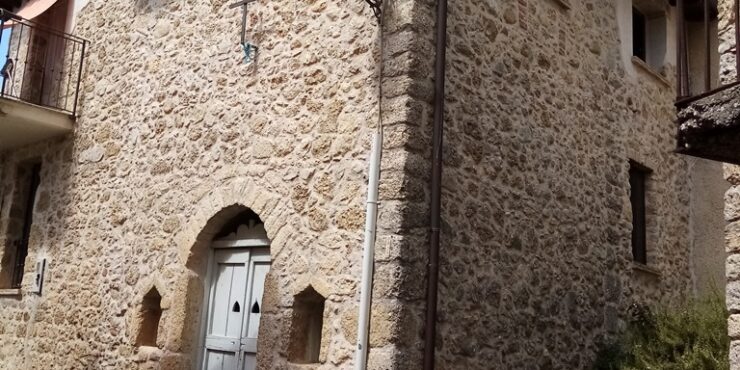 Veroli, abitazione caratteristica in campagna