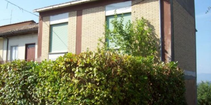 Boville Ernica abitazione con terreno in zona urbana. Da ristrutturare.