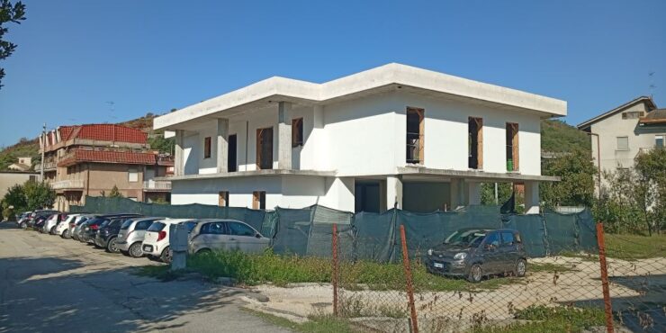 Locale commerciale  posizione centrale al Giglio di Veroli con parcheggio