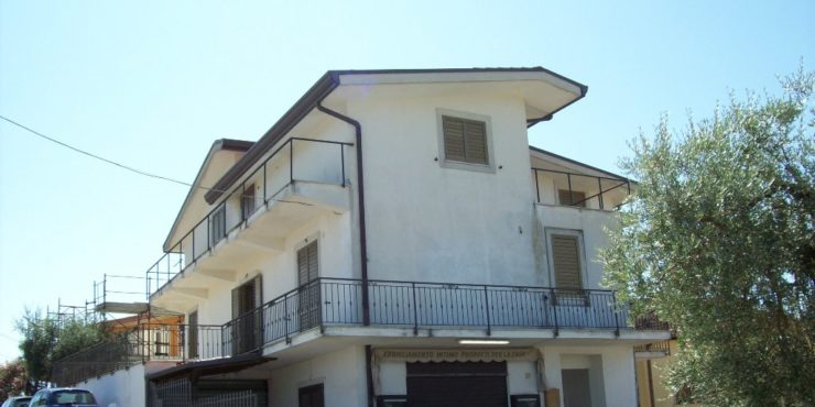Boville Ernica, Colle Martino, casa indipendente plurifamiliare