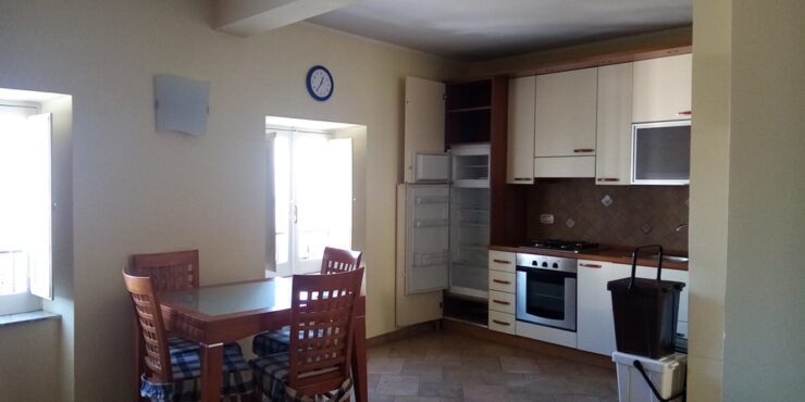 Veroli, abitazione in buono stato nella parte alta del paese. Panoramica.