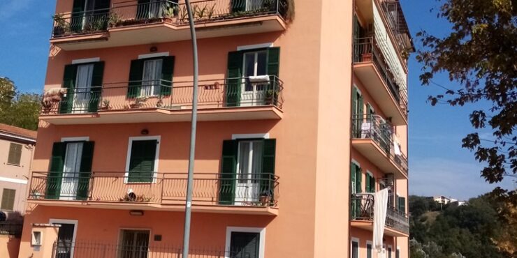 Frosinone ampio appartamento terzo piano